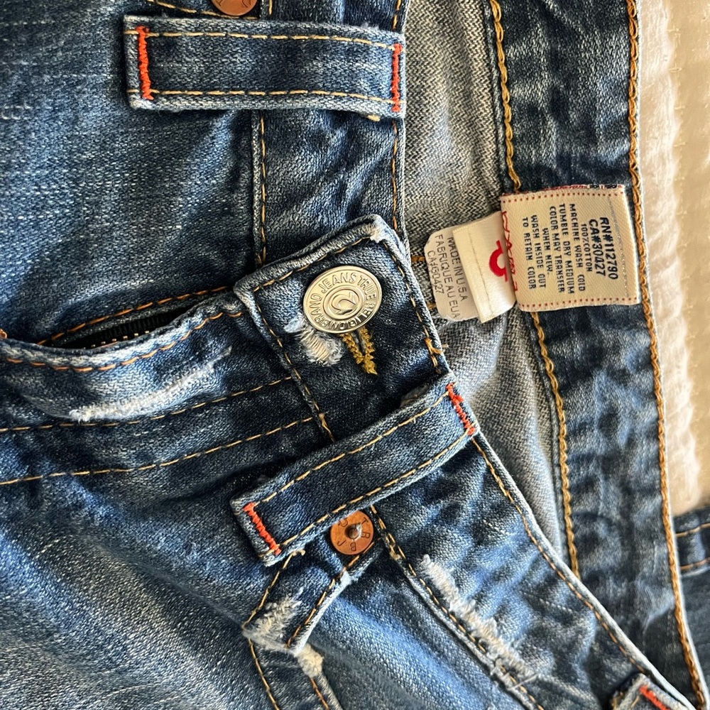 True Religion size 26 bootcut worn look . Inseam 28 inches . Excellent condition - Picture 6 of 9
